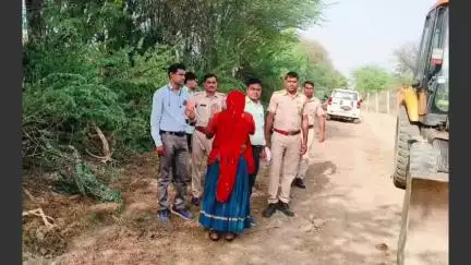 सवाई माधोपुर: सवाई माधोपुर के ग्राम इटावा व एकड़ा में रास्ता खोलो अभियान के तहत इटावा से एकड़ा तक हटाया गया अतिक्रमण
