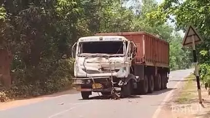 ଚମ୍ପୁଆ: କାଳିକାପ୍ରସାଦ ନିକଟରେ ଟ୍ରକ ପଛରେ ଧକ୍କା ଦେଇ ଟ୍ରକ କ୍ଷତିଗ୍ରସ୍ତ