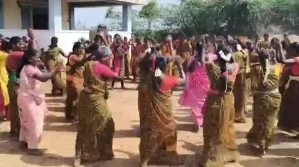 குளத்தூர்: 1000 பெண்கள் கலந்து கொண்டு  முளை பாரி எடுத்து கொப்பம்பட்டியில் கடவுள் வழிபாட்டில் ஈடுபட்டனர்