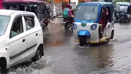 কোচবিহার ১: সামান্য বৃষ্টিতেই প্রধান সড়কে জমে যাচ্ছে জল,ভাঙ্গা রাস্তায় দুর্ঘটনার আশঙ্কা,ক্ষোভ গুরিয়াহাটিতে #jansamasya