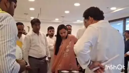 रोहा: डॉ. चिंतामनराव देशमुख नाट्यगृहाच्या कामाची मंत्री अदिती तटकरे यांनी केली पाहणी