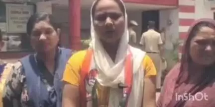 चंद्रपूर: मुख्याधिकाऱ्यांवर सदोष मनुष्य वधाचा गुन्हा दाखल करा घुगुस भारतीय काँग्रेस कमिटीचे घुगुस पोलीस स्टेशन येथे निवेदन
