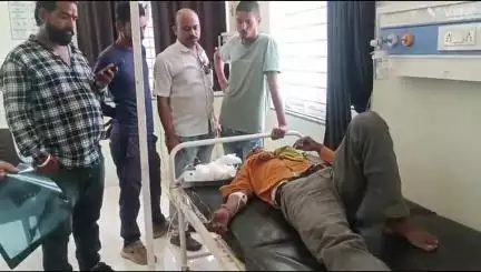 झारडा: शनि मंदिर के पास सड़क किनारे खड़े व्यक्ति को मोटरसाइकिल ने मारी टक्कर, दो घायल