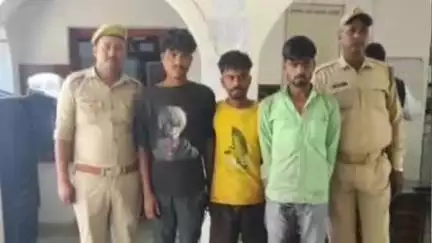 चंदौली: वाजिदपुर गांव के पास पुलिस ने तीन चोरों को किया गिरफ्तार, चोरी की मोबाइल और सोलर की एक बैटरी बरामद
