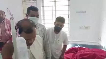 ছিপাঝাৰ: ছিপাঝাৰ চিকিৎসালয়লত উপস্থিত হৈ খাদ্যত বিষক্ৰিয়া আক্রান্ত ৰোগীৰ স্বাস্থ্যৰ বুজ ল'লে বিধায়ক ড০ পৰমানন্দ ৰাজবংশীয়ে