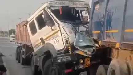 लालगंज: बरौंधा नहर के पास हाईवे पर खड़ी खराब डंपर में पीछे से ट्रेलर टकराई, दो घायलों को पुलिस ने एम्बुलेंस से अस्पताल भेजा