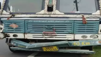 ଦିଗପହଣ୍ଡି: ଦିଗପହଣ୍ଡି ଏନଏସି ଗେଟ ନିକଟରେ ଟ୍ରକ୍କ ଧକ୍କାରେ ମାମୁଁ ଓ ଦୁଇ ଭାଣିଜି ମୃତ ।
