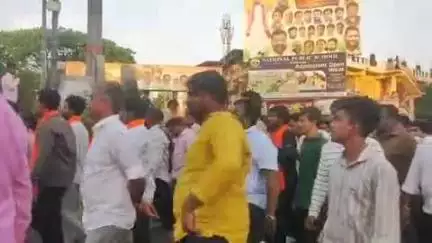 ಕಲಬುರಗಿ: ಬಕ್ರೀದ್ ಹಬ್ಬ ಹಿನ್ನೆಲೆ ಗೋವುಗಳ ಹತ್ಯೆ ತಡೆಯುವಂತೆ ನಗರದಲ್ಲಿ ವಿವಿಧ ಹಿಂದು ಸಂಘಟನೆಗಳ ಪ್ರತಿಭಟನೆ,ಹಲವಾರ ವಶಕ್ಕೆ