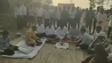नौतनवा: डंडा नदी पर 10 करोड़ की लागत से बन रहे पुल का भूमि पूजन विधायक ऋषि त्रिपाठी ने किया
