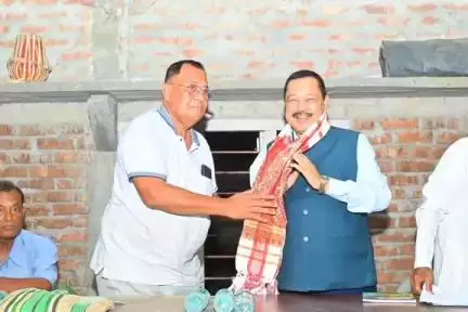 বাক্সা: টুকৰাকুছি মাজৰ চুপাত ৰাইজৰ সৈতে মত বিনিময় বিধায়ক ফণীধৰ তালুকদাৰৰ