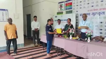 शिकारीपाड़ा: कल्याण गुरुकुल सरायदहा में कार्यक्रम आयोजित, 17 लड़कियों को मिला जॉइनिंग लेटर