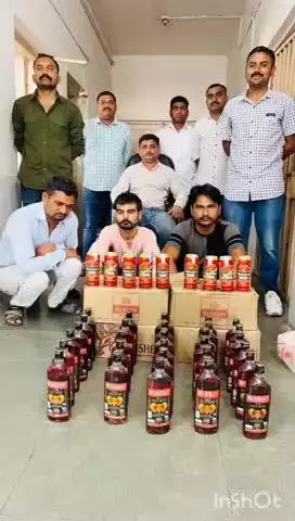 ખંભાળિયા: વરવાળા ગામની સીમ માથી ઈગ્લીશ દારૂ પકડી પાડતી પોલીસ.