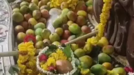 मंदसौर: निर्जला एकादशी पर पशुपतिनाथ मंदिर में भक्तों ने चढ़ाए हजारों आम, हुआ भव्य श्रृंगार