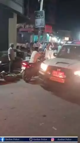 आज दिनांक-06.06.25 को जिला पदाधिकारी एवं पुलिस अधीक्षक, कटिहार के नेतृत्व में आगामी ईद-उल-अज़हा (बकरीद) पर्व को लेकर जिले में शांति, कानून-व्यवस्था और सौहार्दपूर्ण वातावरण सुनिश्चित करने के उद्देश्य से फ्लैग मार्च निकाला गया I