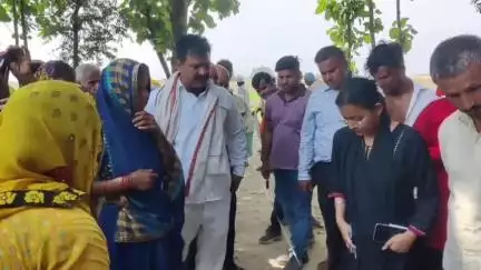 नौतनवा: डीपीआरओ ने मनरेगा कार्यों को लेकर बड़हरा शिवनाथ गांव का किया निरीक्षण