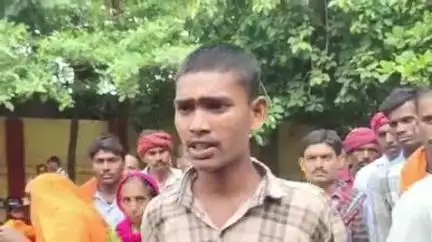 कवर्धा: मृतक वीरेंद्र यादव के हत्यारों को सजा दिलाने की मांग को लेकर बड़ी संख्या में ग्रामीणों ने एसपी कार्यालय में ज्ञापन सौंपा