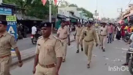 સાણંદ: આગામી તહેવારોને લઈ સાણંદ પોલીસ સ્ટેશન ખાતે શાંતિ સમિતિની બેઠક યોજાઈ તેમજ પોલીસ દ્વારા ફૂટ પેટ્રોલિંગ કરવામાં આવ્યું