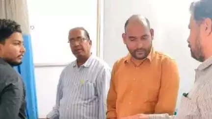 కోరుట్ల: మెట్పల్లి పట్టణంలో రెన్యువల్ కోసం దరఖాస్తు చేసుకున్న పలు ప్రైవేట్ ఆస్పత్రులను తనిఖీ చేసిన ఉపవైద్యాధికారి శ్రీనివాస్