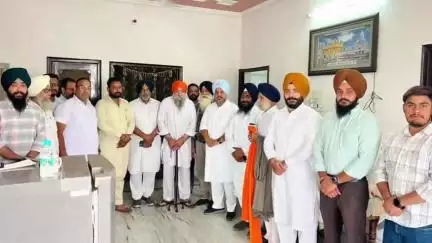 ਥਾਂਦੇਵਾਲਾ ਰੋਡ ਤੇ ਸਾਬਕਾ ਵਿਧਾਇਕ ਰੋਜੀ ਬਰਕੰਦੀ ਨੇ ਮੀਟਿੰਗ ਨੂੰ ਕੀਤਾ ਸੰਬੋਧਨ