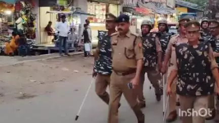 रॉबर्ट्सगंज: एडिशनल एसपी मुख्यालय के नेतृत्व में रॉबर्ट्सगंज पुलिस ने आगामी बकरीद के दृष्टिगत किया फ्लैग मार्च