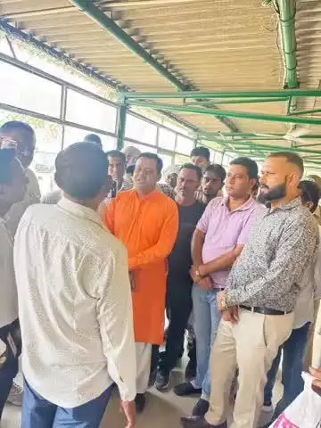 जसपुर: ग्राम मनोरथपुर के ग्रामीणों ने एसडीएम कार्यालय में एसडीएम से की मुलाकात