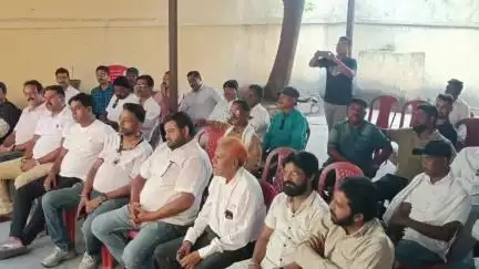 खलारी: खलारी थाना परिसर में बकरीद को लेकर शुक्रवार को शांति समिति की बैठक हुई