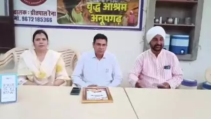 सरवन राम बिश्नोई जी द्वारा आज वृद्धआश्रम अनूपगढ़ में भोजन सेवा करवाई गई अपनी स्व माता जी की चौथी पुन्यतिथि पर।
