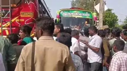 பாபநாசம்: ஓட்டுநரை தாக்கிய நபரை கைது செய்ய வலியுறுத்தி போராட்டத்தில் ஈடுபட்டதால் நெடுந்தெரு சத்திரம் பகுதியில் பரபரப்பு