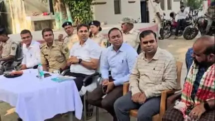 हथुआ: मीरगंज थाना परिसर में एसडीएम के नेतृत्व में बकरीद पर्व को लेकर शांति समिति की बैठक आयोजित