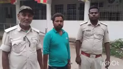 शंकरपुर: बलवा गांव में छापामारी कर मारपीट के फरार अभियुक्त अरविंद यादव उर्फ भूषण यादव को पुलिस ने किया गिरफ्तार