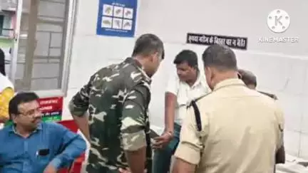 गोबिंदपुर राजनगर: राजनगर के प्रखंड विकास पदाधिकारी मलय कुमार मधुमक्खियों के हमले में घायल