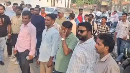बहराइच: विद्युत संघर्ष समिति के पदाधिकारियों ने यूपी सरकार से विद्युत विभाग के निजीकरण का फैसला वापस लेने कि की मांग #jansamasya