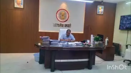 सुपौल: डीएम सावन कुमार की अध्यक्षता में विकास योजनाओं की हाइब्रिड मोड में समीक्षा बैठक