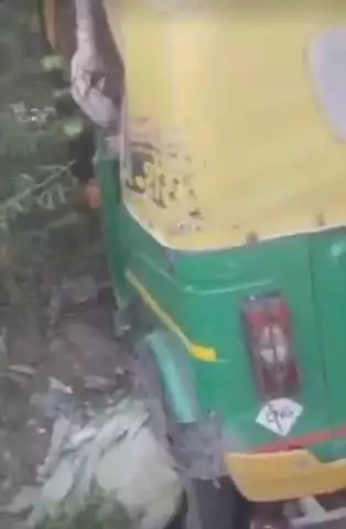 नवाबगंज: बिठौली गांव के पास भीषण सड़क हादसा, थ्री व्हीलर और बाइक की टक्कर में दो लोगों की मौत, चार घायल