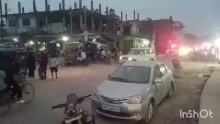 मोहनपुर: मोहनपुर थाना क्षेत्र में बकरीद को लेकर निकला फ्लैग मार्च, शांतिपूर्ण माहौल में पर्व मनाने की अपील