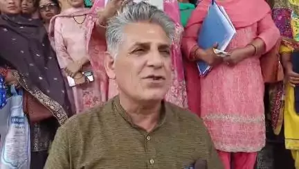 मंडी: हिमाचल में पशु मित्र भर्ती को लेकर मांग, मंडी में 350 पशु सखियों ने एडीएम को सौंपा ज्ञापन, कहा- पहले हमें नौकरी दो