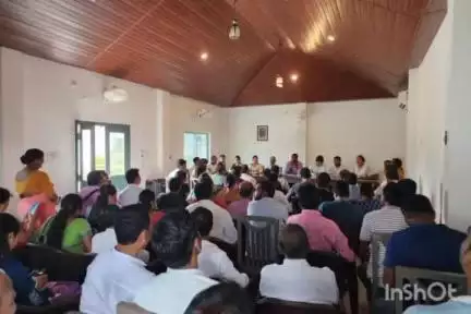 টেঙাখাত: টিংৰাই চাৰিআলিৰ ইডেন হোটেলত বিধায়ক, সমজিলা আয়ুক্তৰ উপস্থিতিত অনুষ্ঠিত হ'ল দুলীয়াজান সমষ্টিক লৈ গুৰুত্বপূৰ্ণ সভা