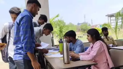 मंदसौर: नयाखेड़ा बाईपास आईटीआई कॉलेज में जिला रोजगार मेले में 329 लाभार्थियों को ऑफर लेटर दिए गए