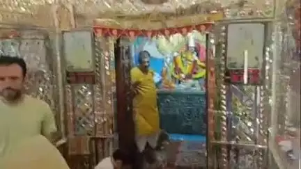 सीकर: बजाज रोड सहित शहर के सभी मंदिरों में निर्जला एकादशी के अवसर पर दिन भर श्रद्धालुओं की भीड़ रही