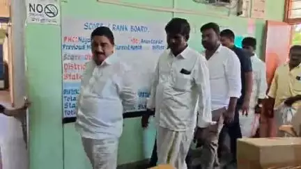 రాయదుర్గం: నాగలాపురం PHC ని ఆకస్మికంగా తనిఖీ చేసిన MLA కాలవశ్రీనివాసులు, సేవల్లో నిర్లక్ష్యంపై వైద్యులు, సిబ్బందికి క్లాస్