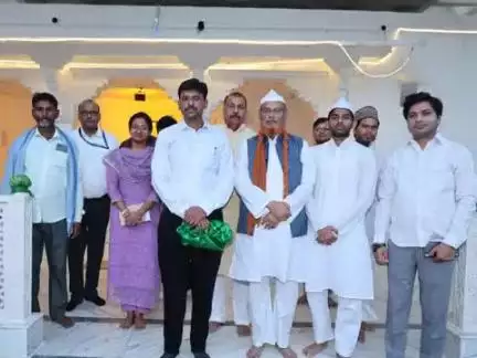 ज़िलाधिकारी, पटना द्वारा सूफ़ी महोत्सव की तैयारियों का जायजा लेने के लिए आज शाम वरीय पदाधिकारियों के साथ मनेरशरीफ में स्थल निरीक्षण किया गया। स्थानीय निवासियों, जन-प्रतिनिधियों एवं खानकाह के प्रबंधन से भी फीडबैक लिया गया।