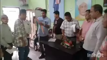 ধেমাজি: জিলা কংগ্ৰেছ কাৰ্যালয়ত যোগদান কাৰ্যসূচী , উপস্থিত জিলা কংগ্ৰেছৰ সভাপতি ভাস্কৰ দুৱৰা