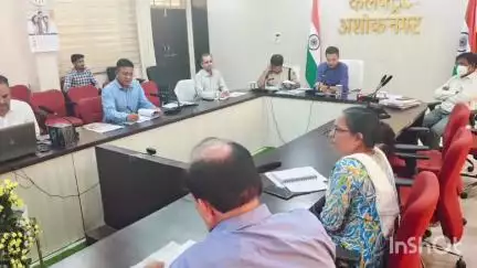 अशोक नगर: कलेक्ट्रेट सभाकक्ष में सीसीटीएनएस पोर्टल के संबंध में बैठक आयोजित की गई