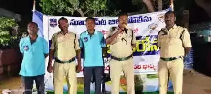 హుజూర్ నగర్: సైబర్ నేరాలు పట్ల అవగాహన పెంపొందించుకోవాలి: పెదవిడులో మట్టంపల్లి ఎస్సై బాబు