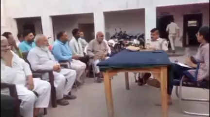 राजाखेड़ा: राजाखेड़ा में प्रशासन और पुलिस अधिकारियों ने सीएलजी सदस्यों की बैठक ली, शहर की समस्याओं को लेकर लोगों से की चर्चा