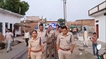 बड़ा मलेहरा: पुलिस ने निकाला फ्लैग मार्च, शांति व्यवस्था बनाए रखने की अपील