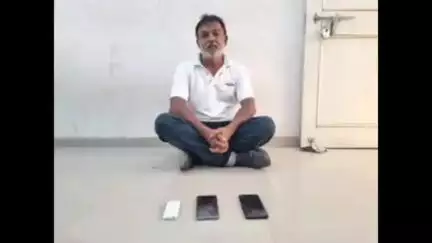 ગોડલ શહેરમાંથી મોબાઈલ ચોર પકડાયો..ગોંડલ શહેર પોલીસે મોબાઈલ ચોરીના કેસમાં એક આરોપીની ધરપકડ કરી