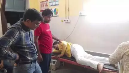 चिड़ावा: सूरजगढ़ बायपास पर स्कूटी सवार को अज्ञात वाहन ने मारी टक्कर, घायल को एंबुलेंस से उपजिला अस्पताल लाया गया