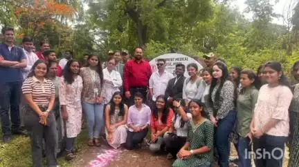 मिरज: जागतिक पर्यावरण दिनानिमित्त मिरज शासकीय रुग्णालयात सिनेअभिनेते सयाजी शिंदे यांच्याकडून वृक्षारोपण