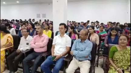 কৈলাশহর: পুরপরিষদের উদ্যোগে কৈলাসহর ঊনকোটি কলাক্ষেত্রে কৃতি ছাত্র-ছাত্রীদের সংবর্ধনা দেওয়া হয়